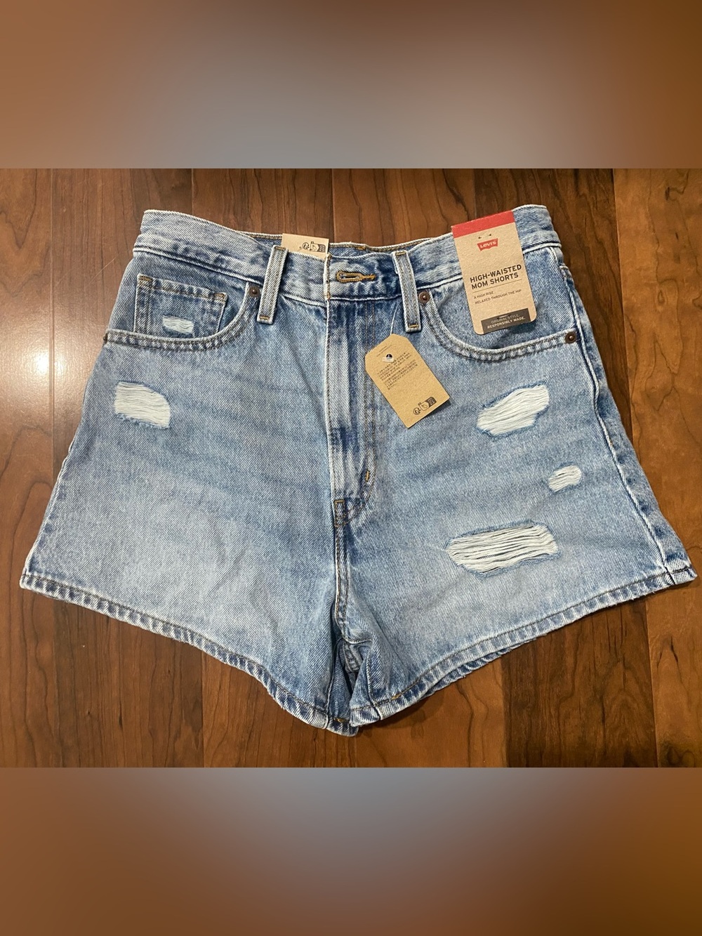 NWT Levi’s high waisted distressed mom jean shorts